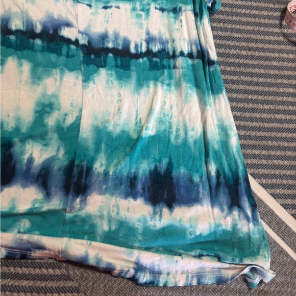 💘 5 for $25 / Teal and White Tie-Dye Blouse - Picture 13 of 13
